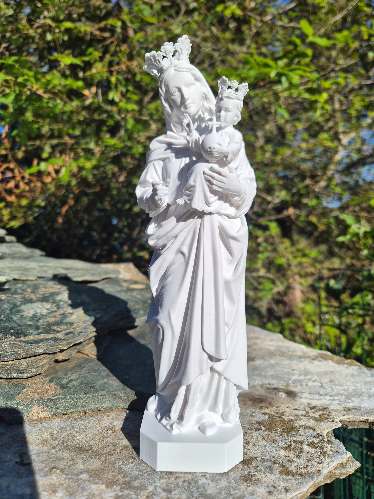 ✨ Statue de la Vierge Marie et l'Enfant Jésus – Édition Dorée ✨