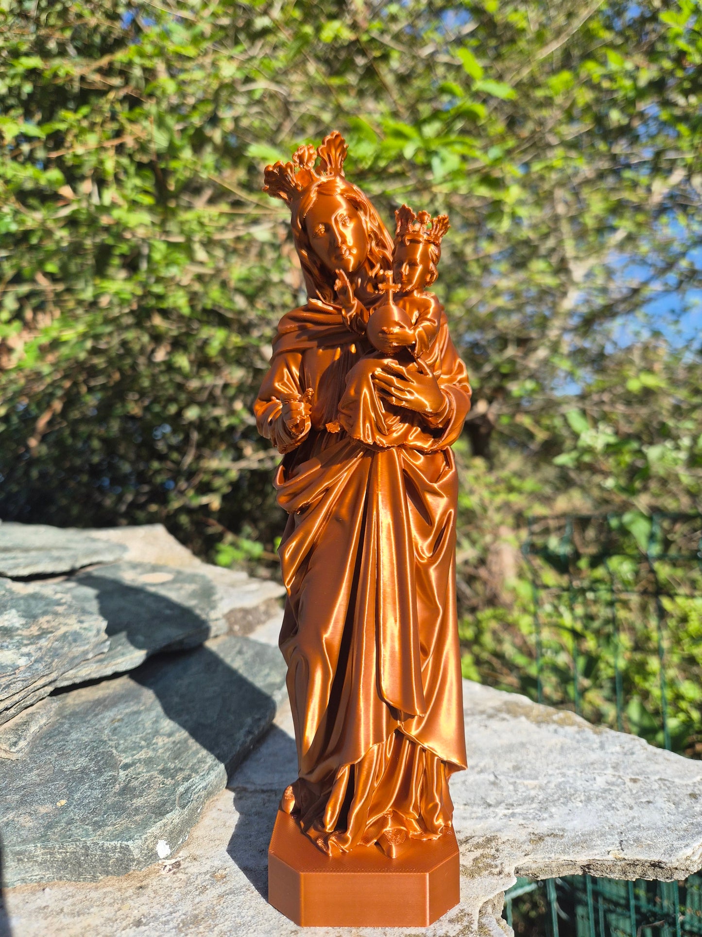 ✨ Statue de la Vierge Marie et l'Enfant Jésus – Édition Dorée ✨